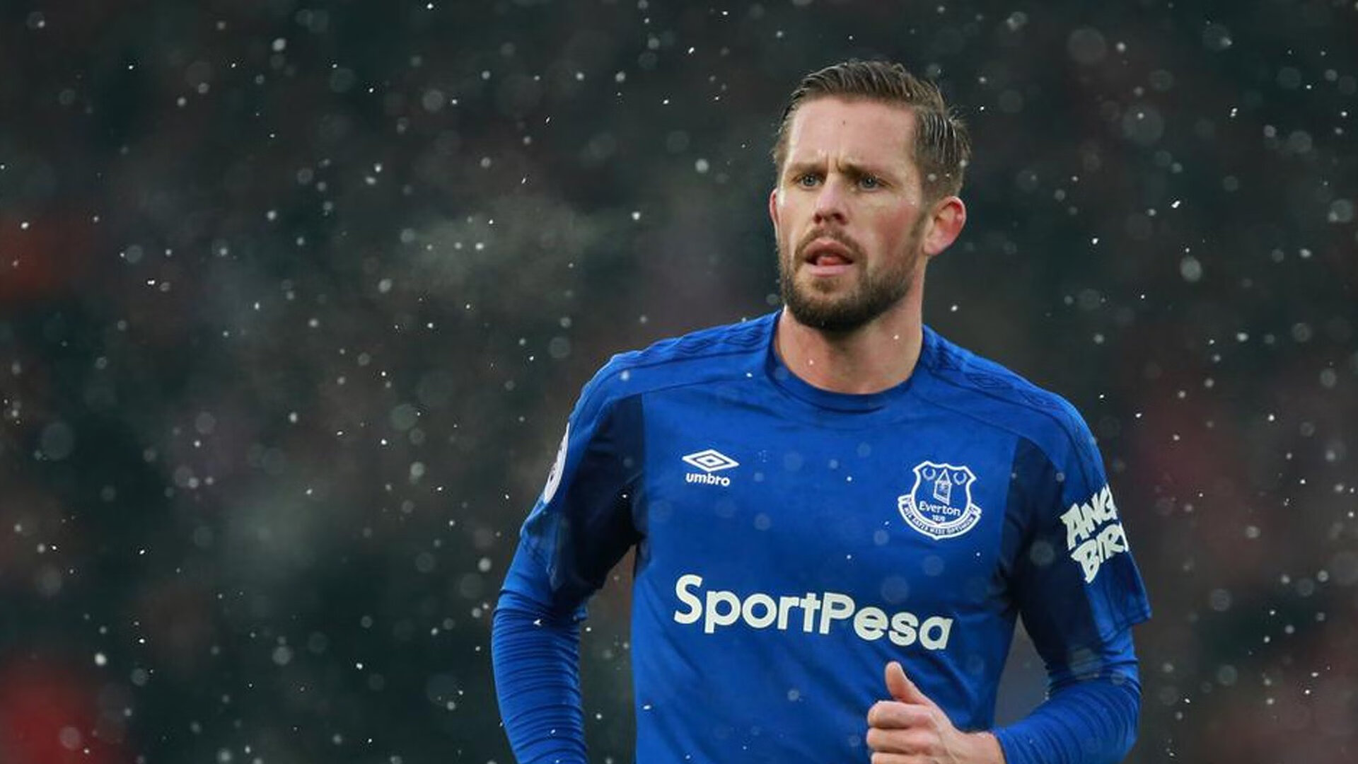 归来巨星：退役球员重新登场的精彩瞬间，退役球员复出